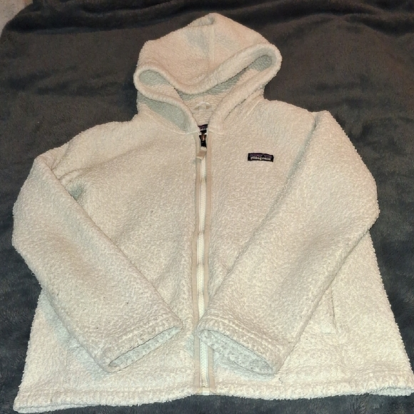 Patagonia Other - Girls Patagonia White Fleece Jacket